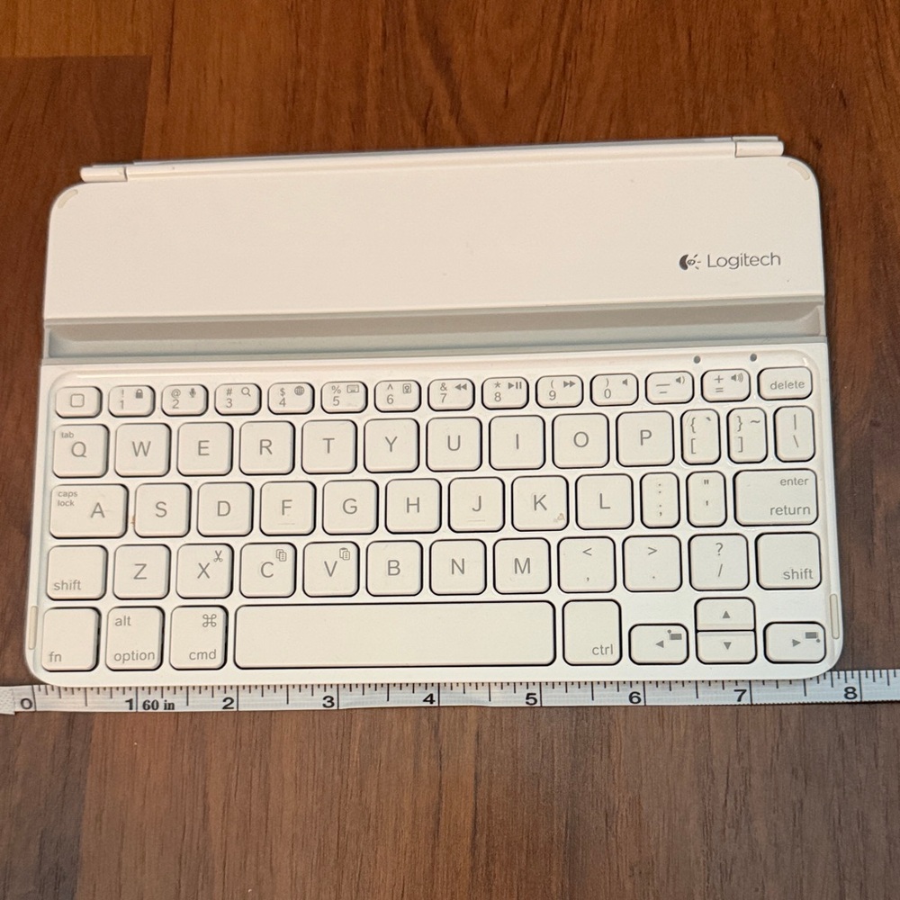 Logitech White Tablet Keyboard - Picture 4 of 4
